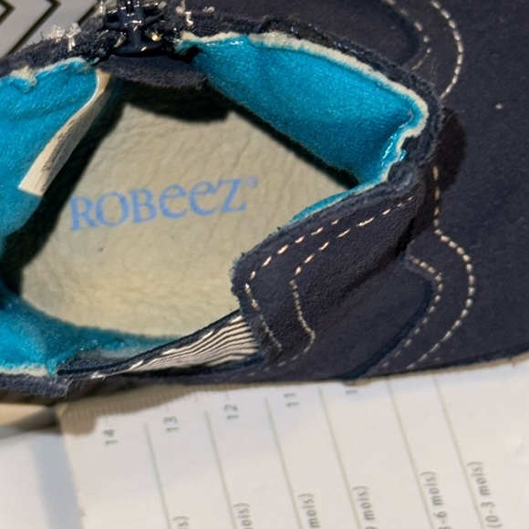 Robeez boots Kids Navy Blue Boots with Chevron Pattern 6-9 months w/ box - Picture 5 of 7